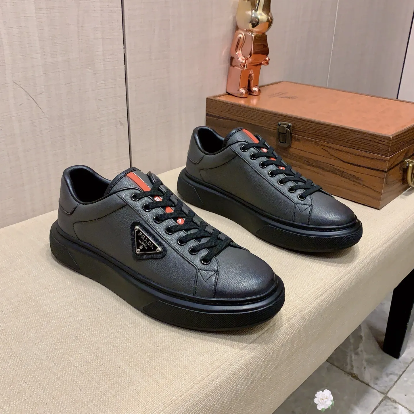 Men's men's shoes💰460💰💰🎩🎩[Lightning][Lightning] "PRADA*" The latest and most popular casual shoes, top brand [seduce] luxury ~ purchasing agency, top ~ quality. [Strong] The upper is made of imported breathable and polished cowhide material ➕ Breathable sheepskin feet (•) with fine workmanship. The original stylish and stylish soft rubber wear-resistant and non-slip outsole is light and comfortable on the feet. The real thing looks better when taken in real life. 0186: code: 38-44, 2️⃣ colors selected